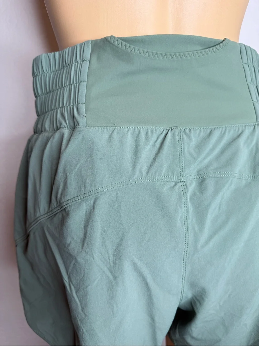 Outdoor Voices Womens Lightspeed 4” Shorts In Laurel Green Size Large - Picture 5 of 9